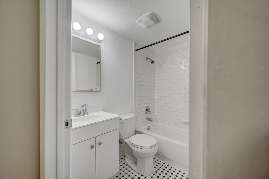 Bathroom - 158 W 300 N