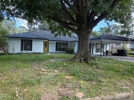 Building Photo - 1111 Irish Dr