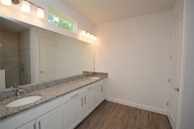 Building Photo - 102 Brittany Ln