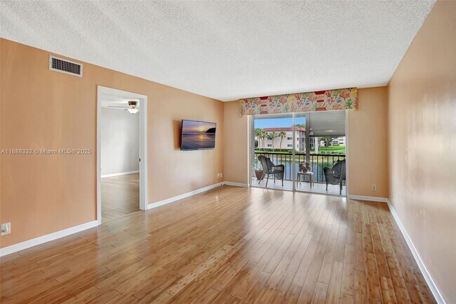Building Photo - 8980 S Hollybrook Blvd
