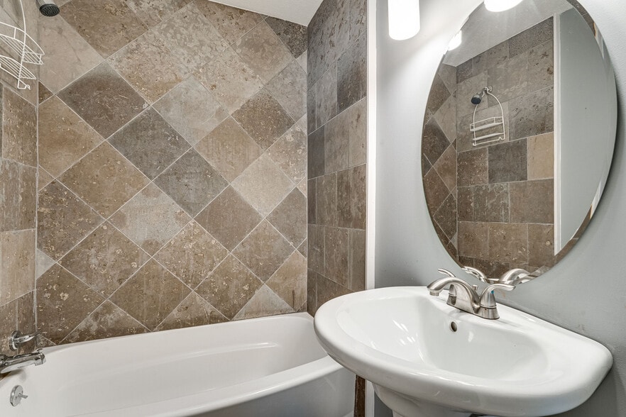 Building Photo - 279 Stones River Rd