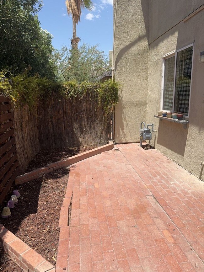Building Photo - 3 Bed 2.5 Bath Pet-Friendly Retreat by The...