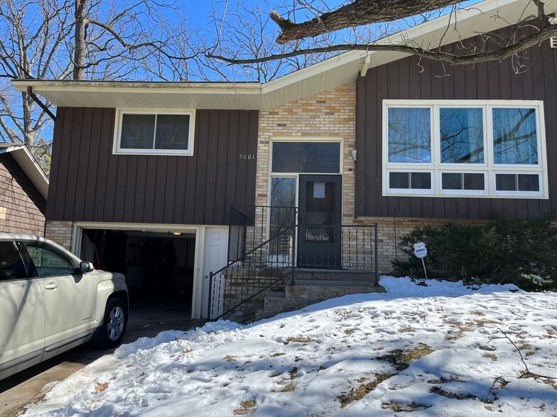 Exterior Front 1 - 3001 Ashford Ln