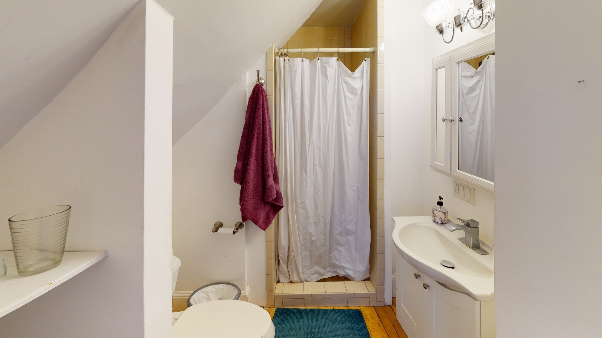 2nd (ensuite) bathroom - 5 Ashton Pl