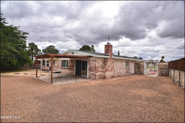 Building Photo - 10824 Pico Norte Rd