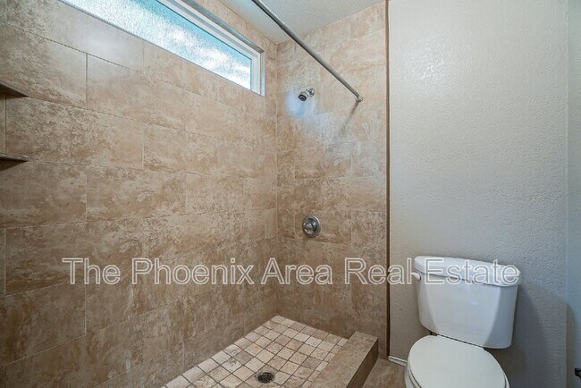 Building Photo - 2256 W Lindner Ave