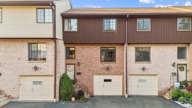 Building Photo - 237 Strawberry Hill Ave