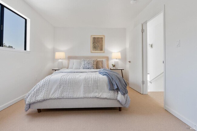 Building Photo - Lovely 2bd/1.5ba Townhome in Heart of San Anselmo