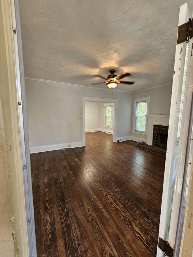 Building Photo - 920 N Church St