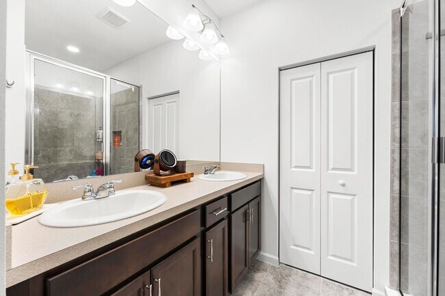 Building Photo - 16417 Mirabell Mnr Ln