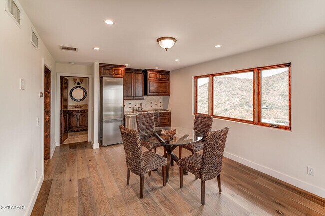 Building Photo - 301 E Jomax Rd