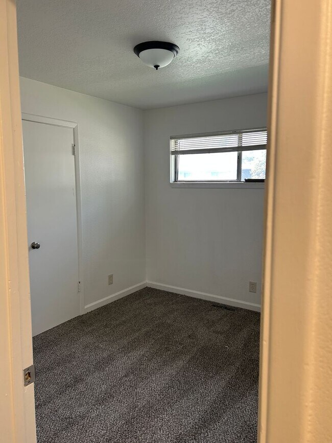 Building Photo - **SPARKS SINGLE STORY HOME**