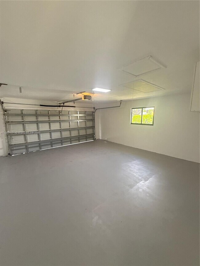 Building Photo - 3081 NW 103rd Ln