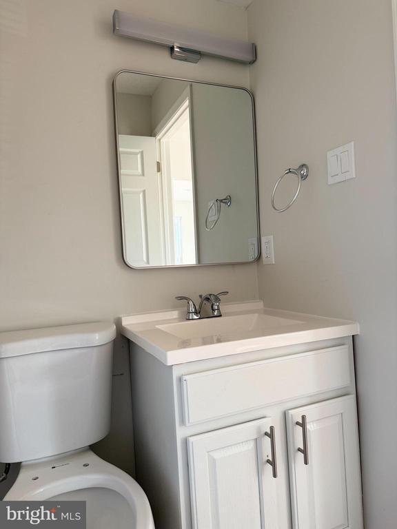 Building Photo - 2401 W Rosecroft Village Cir