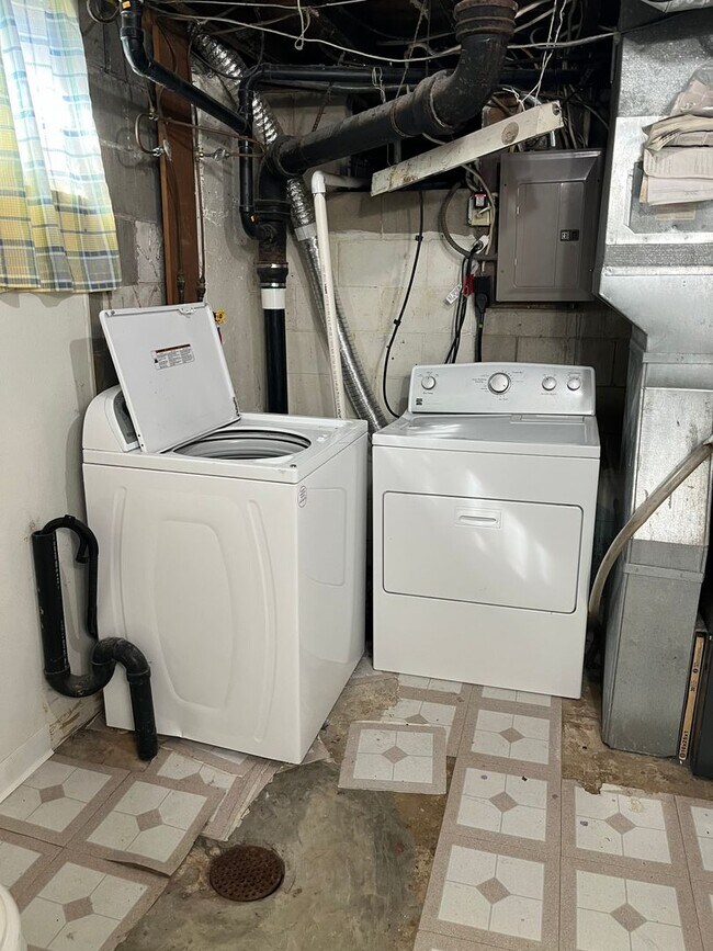 Building Photo - 4 Bedroom/2 Bath House For Rent in Harrisburg, SD!!