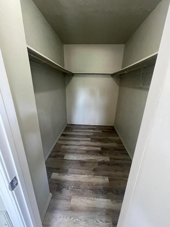Building Photo - Adorable 1 bedroom 1 bathroom Duplex For Rent