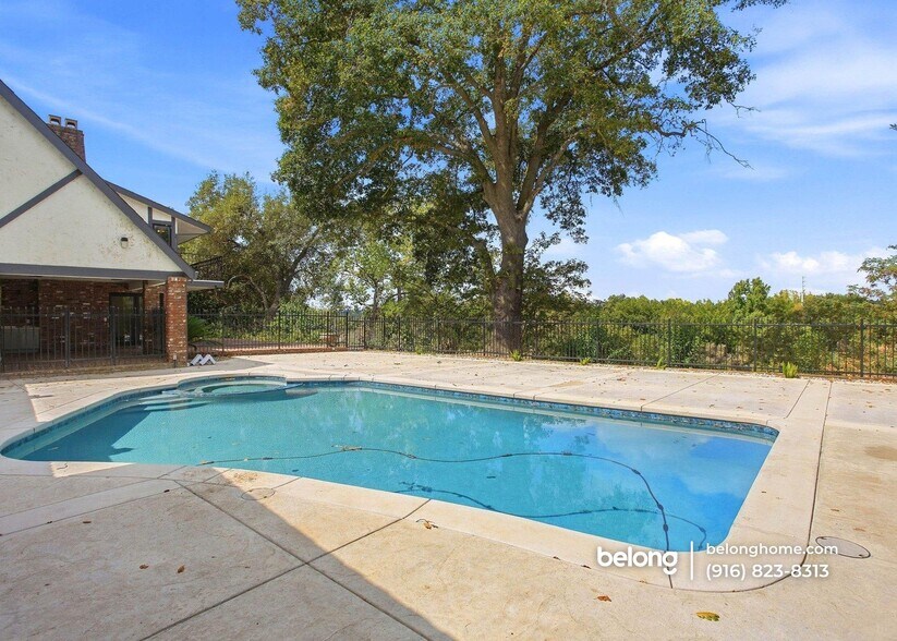 Building Photo - 9815 Mira Del Rio Dr
