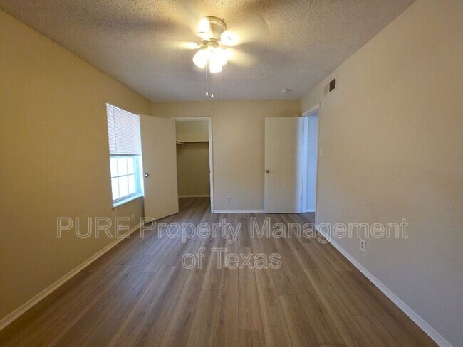 Building Photo - 5808 Wellington Dr