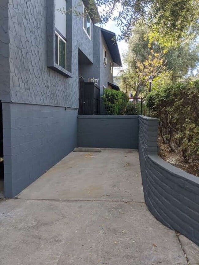 Building Photo - 1 Bedroom-1 Bathroom Single Story Condo in the La Mesa Village