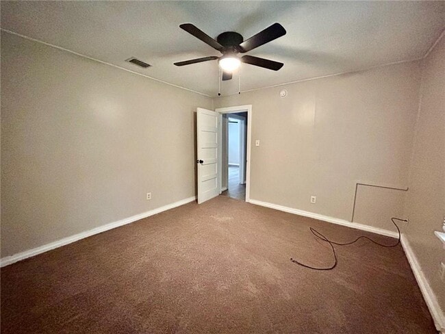 Building Photo - 905 Pansy Ct