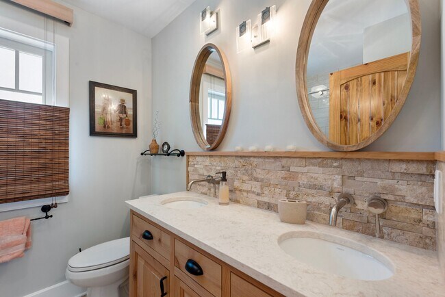 Building Photo - 21253 Lake George Blvd