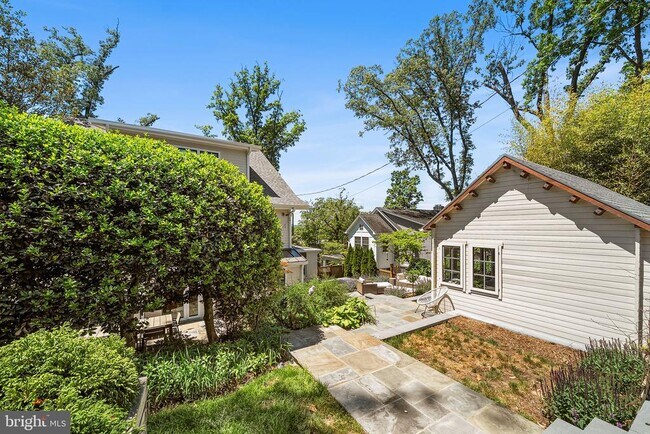 Building Photo - 1711 N Inglewood St