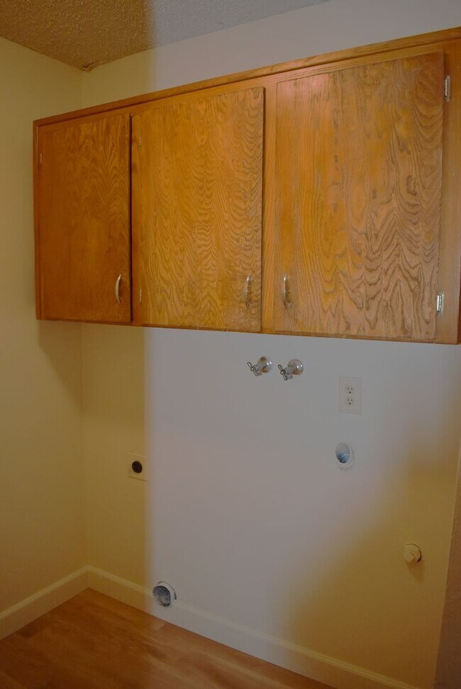 Building Photo - 4-bedroom home with luxury vinyl flooring and much more!