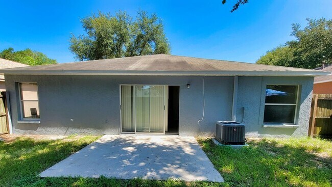 Building Photo - Somerset Beauty