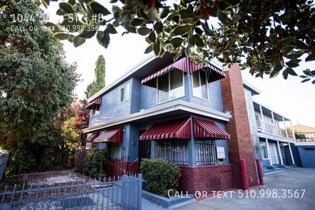 Building Photo - 1044 54th St