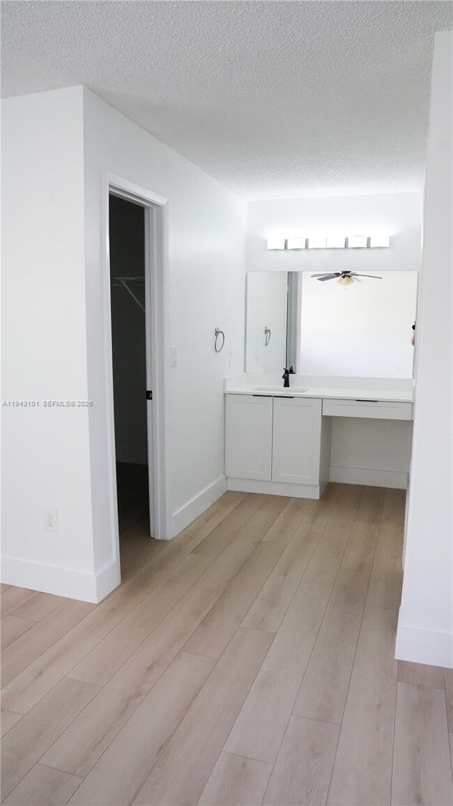 Building Photo - 9023 SW 113th Pl Cir W