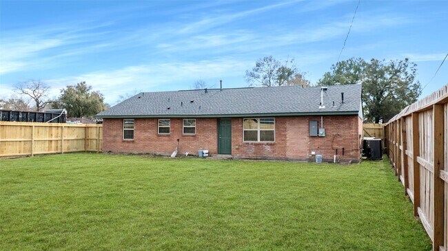 Building Photo - 5739 Turtle Creek Rd