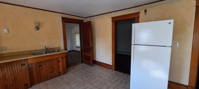 Kitchen - 1043 Stillwater Ave