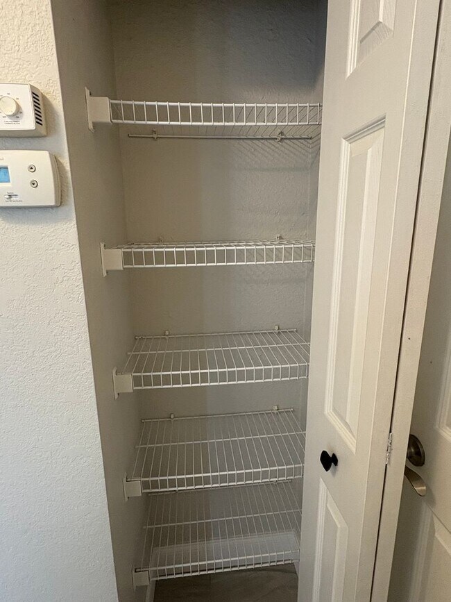 Building Photo - 3/2/2 with Solar!