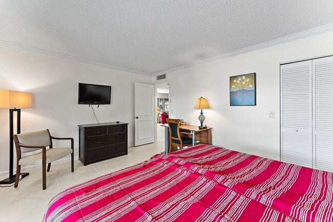 Building Photo - 527 Brackenwood Pl