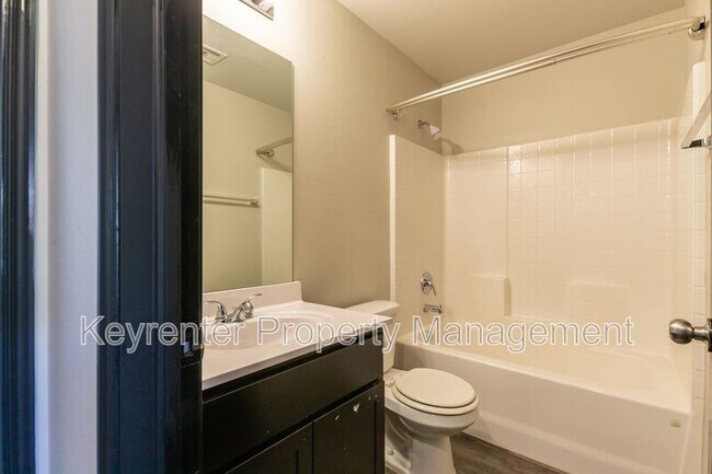 Building Photo - 1425 Sandstone Dr
