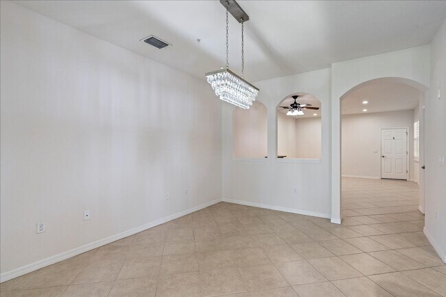 Building Photo - Gorgeous Light & Bright 3 Bedroom 2.5 Bath Townhome with Garage!!