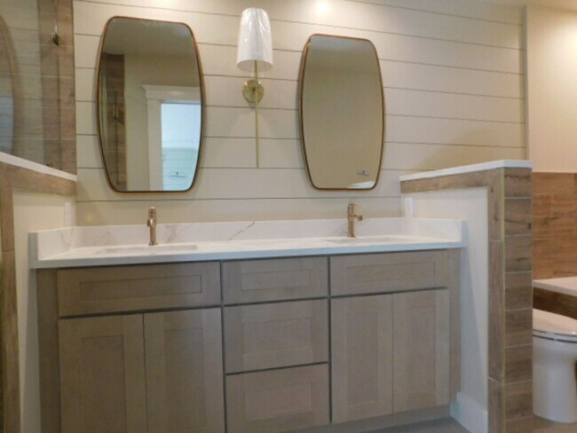 Building Photo - Lovely Remodeled Home In Hilton Head Plantation