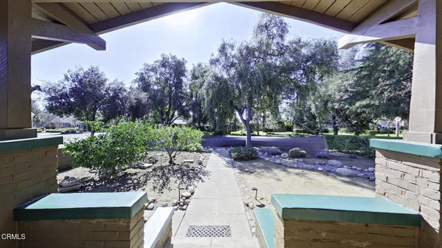 Building Photo - 1915 Las Lunas St