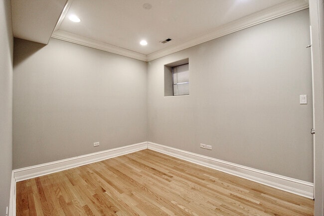 Building Photo - 5528 S Indiana Ave