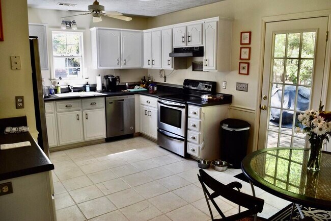 Building Photo - 1144 Sizemore Rd