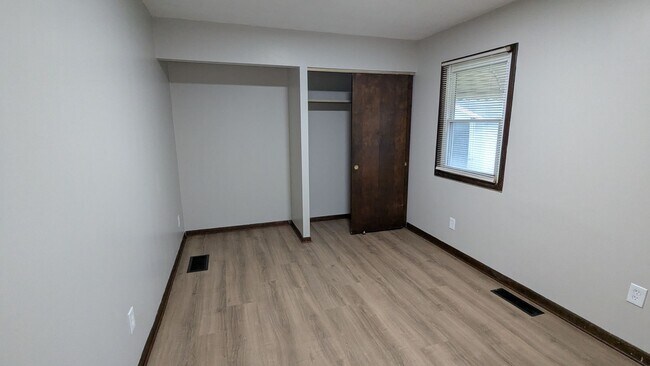 Building Photo - Charming 3 bedroom/1 bath home in the heart of Akron!