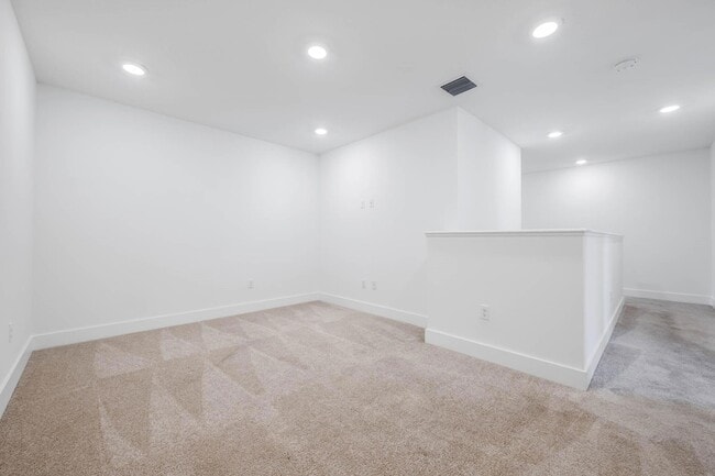 Building Photo - 210 Preserve Trl S