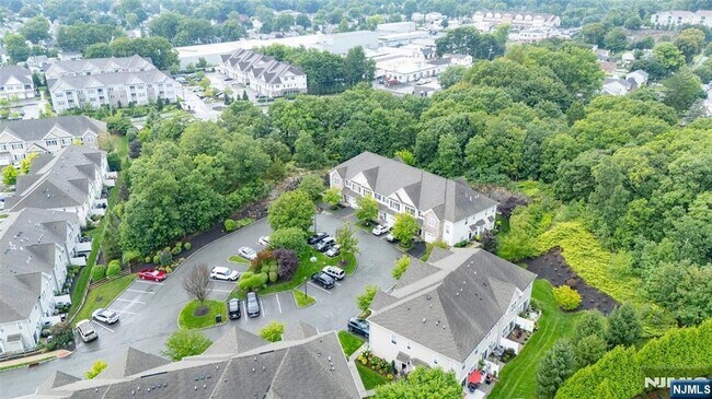 Building Photo - 52 Parkside Dr