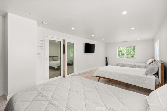 Building Photo - 4630 Cedros Ave