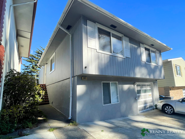 Building Photo - Large 3 Bedroom, 2 Bathroom in Daly City