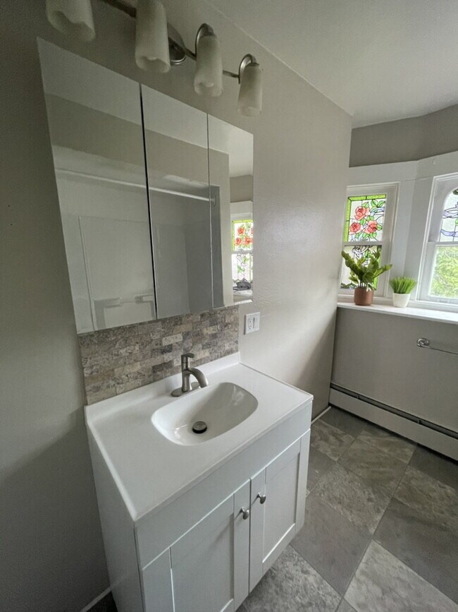 Building Photo - "4-Bed Home with spacious rooms in Wilkes Barre!"
