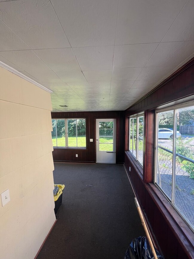 Building Photo - 3 Bed Single Family Home Available - Close to Rochester General