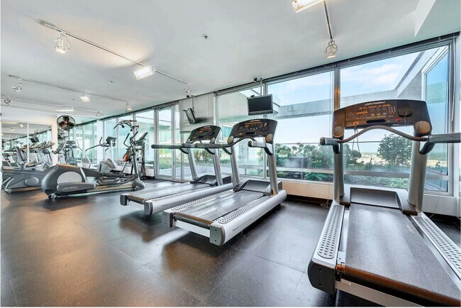 Building Photo - 9715 Woods Dr