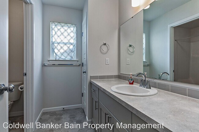 Building Photo - 4 br, 3 bath House - 14398 - 99th Way S.E.