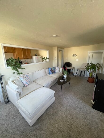 Building Photo - 157 Cricket Ave